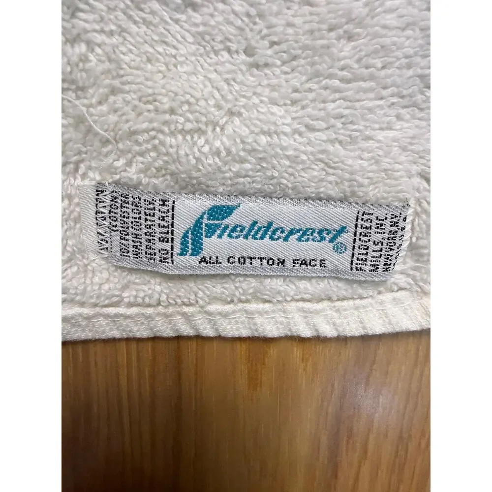 VINTAGE Fieldcrest tossed floral bath towel